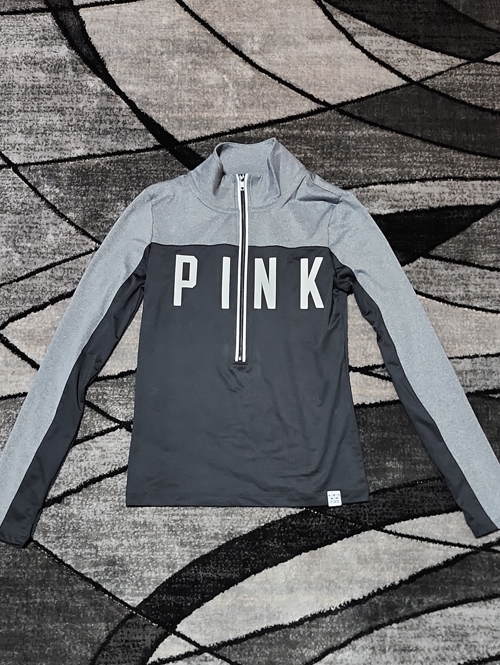 VINTAGE VS PINK 2016 ULTIMATE REFLECTIVE LOGO COLORBLOCK HALF-ZIP THUMB-HOLE
